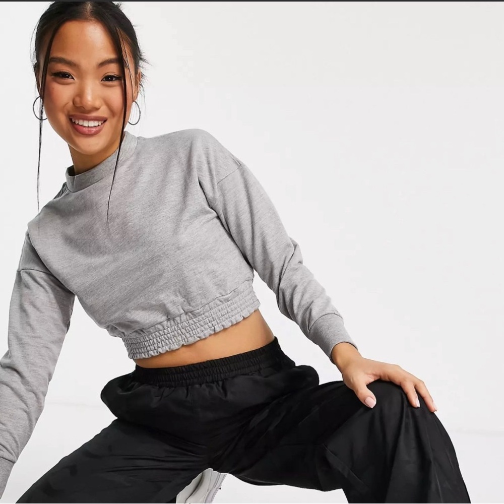 Long sleeve cropped sweatshirt. Size 2 / S Gray NWT